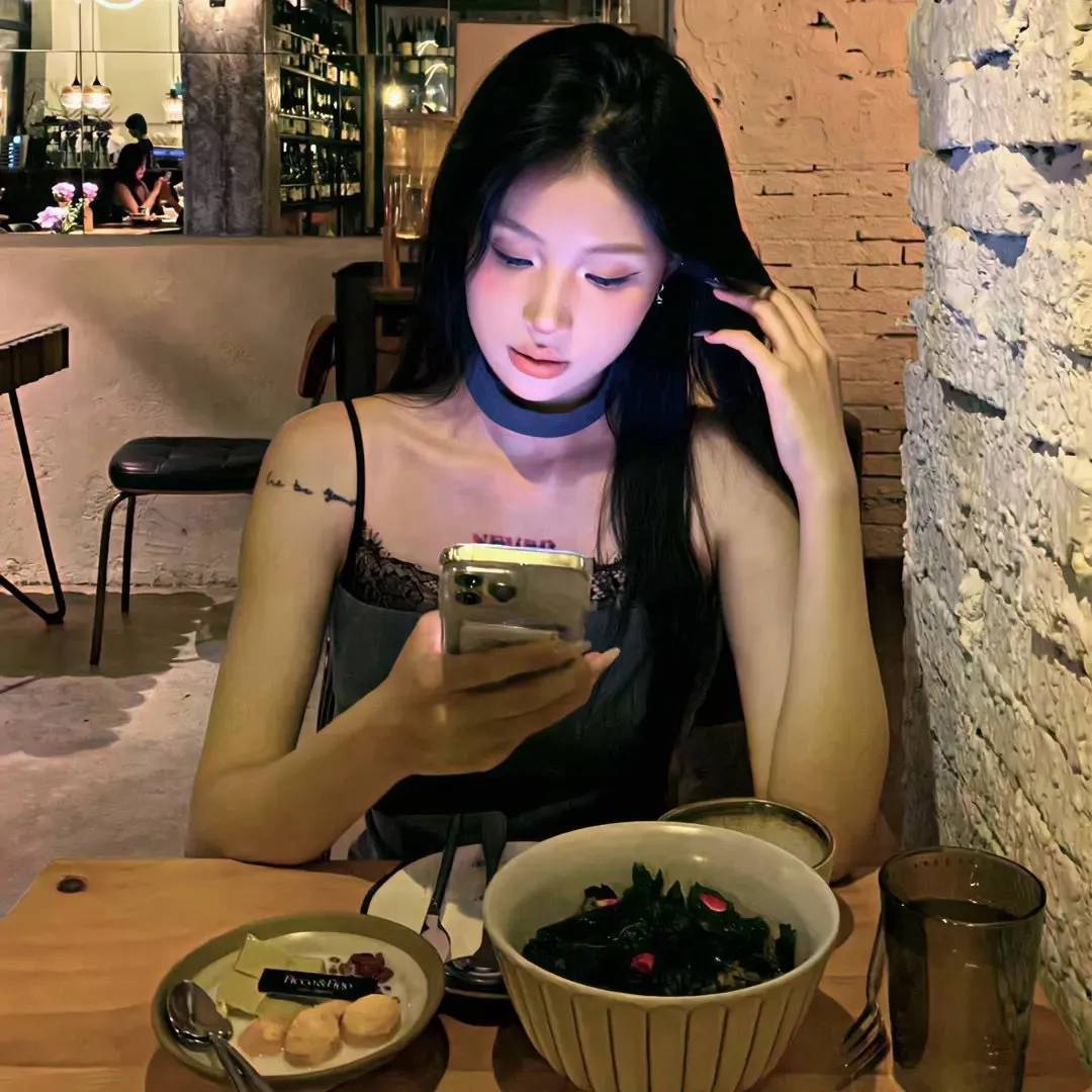 网络时代的虚拟偶像《雀斑公主》高清蓝光：社恐少女在元宇宙化身绝美歌姬，绝美视听盛宴